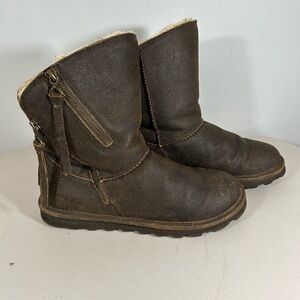 Bear Paw distressed suede pull on brown boots